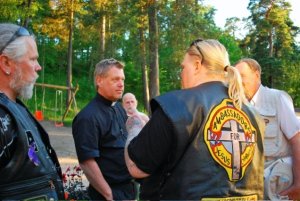 Lasse - Tyfri MC, Mikael - präst & ryggen Pontus J Back